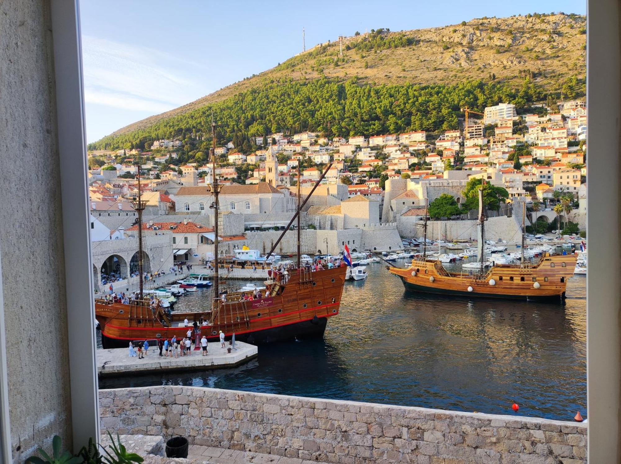 Brand New With Old Port View- Mala Vrata Apartman